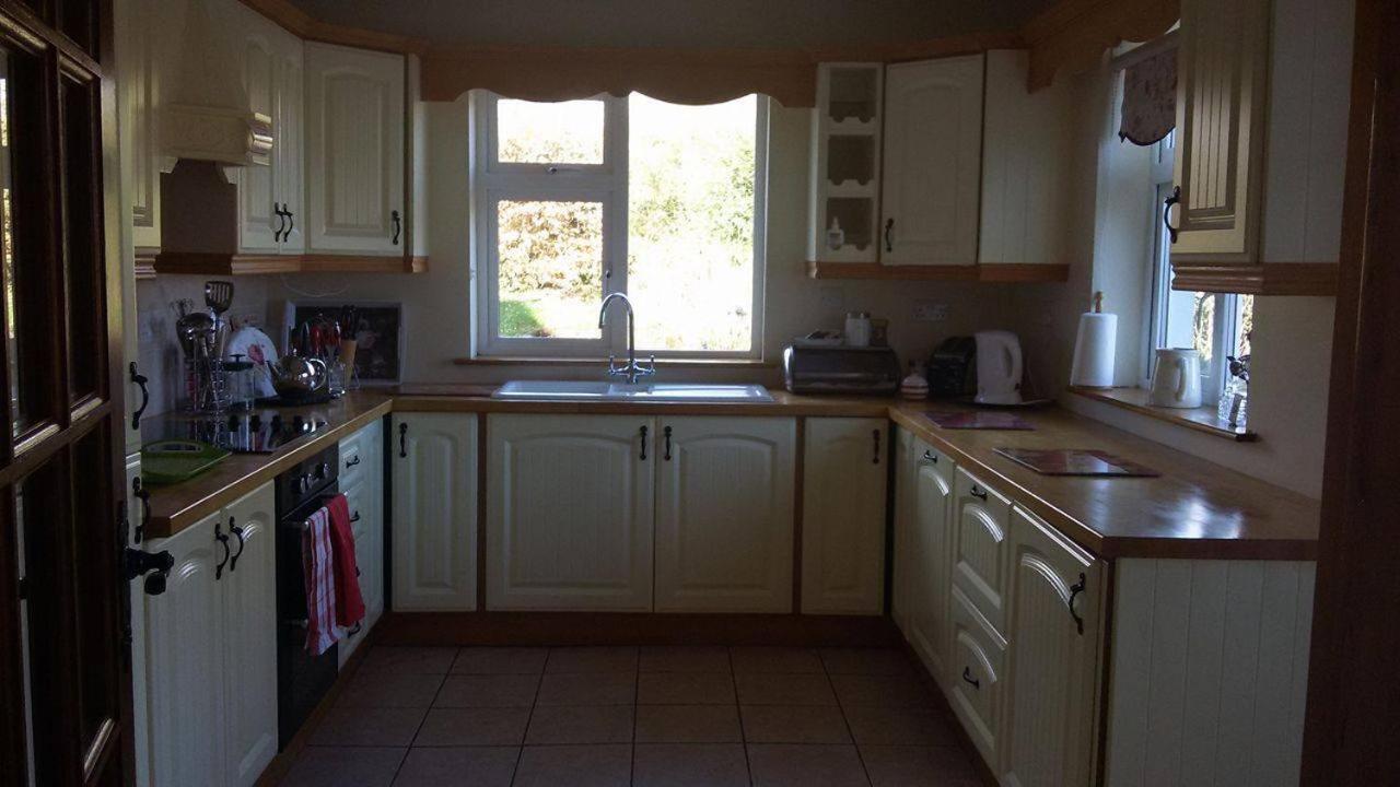Limerick Junction Hazel Cottage חדר תמונה